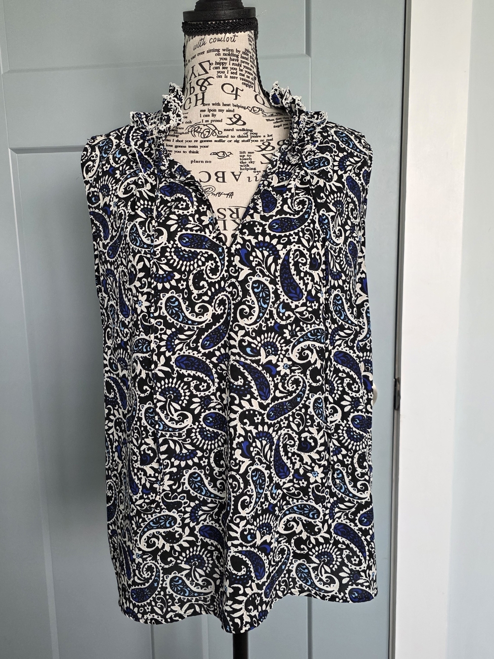 ​LOFT Paisley Ruffle Neck Sleeveless Top Large Blue Black White Boho Blouse Shel